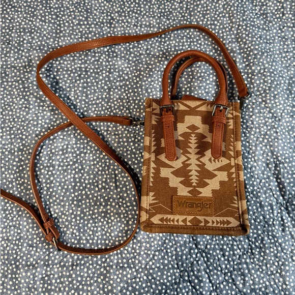 Wrangler Handbags - Wrangler Tan Geometric Crossbody Bag